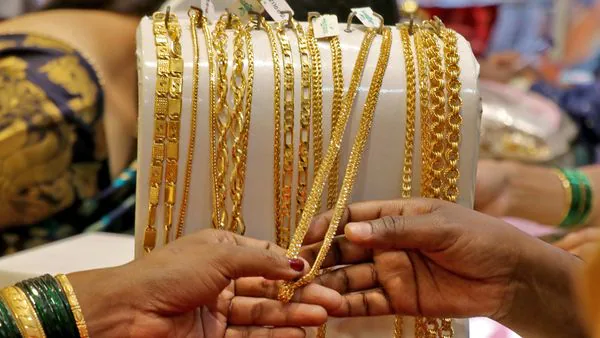 عيار 21 بكام النهاردة السبت 18 اكتوبر 2025 في مصر سعر جرام الذهب اليوم الأربعاء 20/11/2024 في مصر