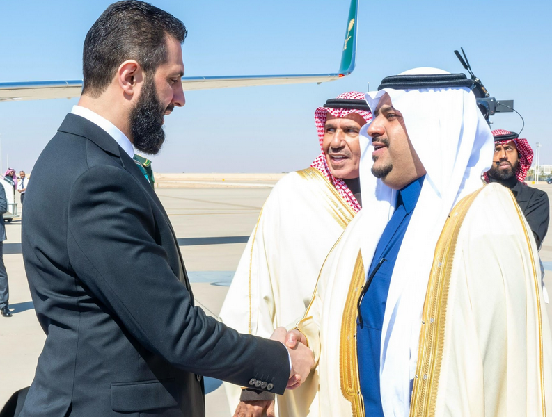 لماذا لايستقبل محمد بن سلمان أحمد الشرع في المطار وارسل امير الرياض لاستقباله