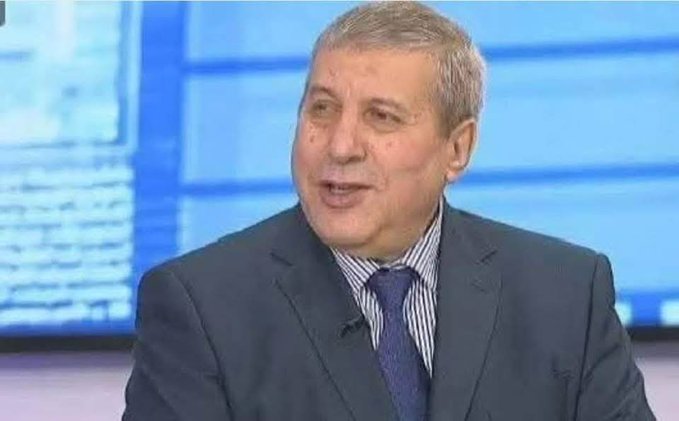 الصحفي الجزائري الراحل علي ذراع ملف عن حياته في يوم وفاته