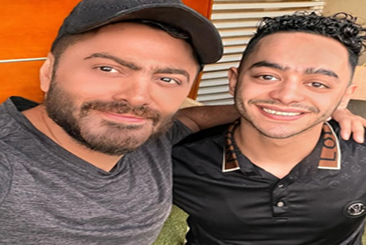 الفنان سيد اسامة ينعي والده الفنان سيد اسامة ينعي والده