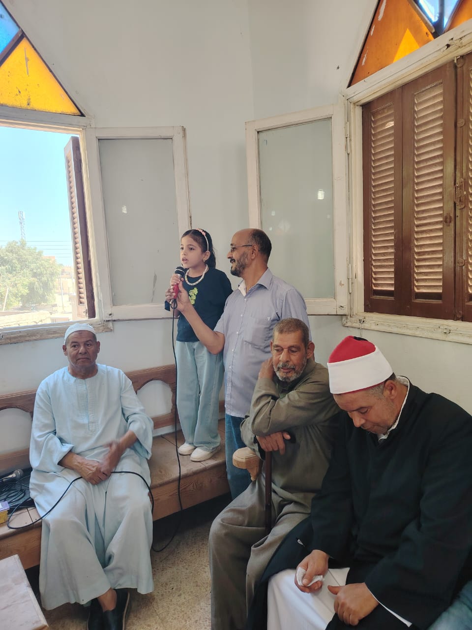 مجموعة التكافل الاجتماعي بالقايات برئاسة الدكتور محمد مخلوف القاياتي تكرم المعلمين والاوائل