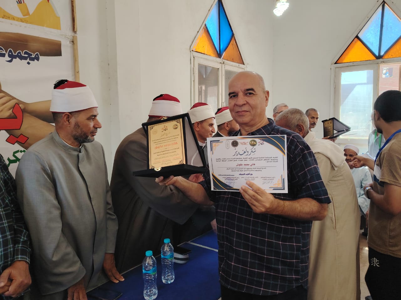 مجموعة التكافل الاجتماعي بالقايات برئاسة الدكتور محمد مخلوف القاياتي تكرم المعلمين والاوائل