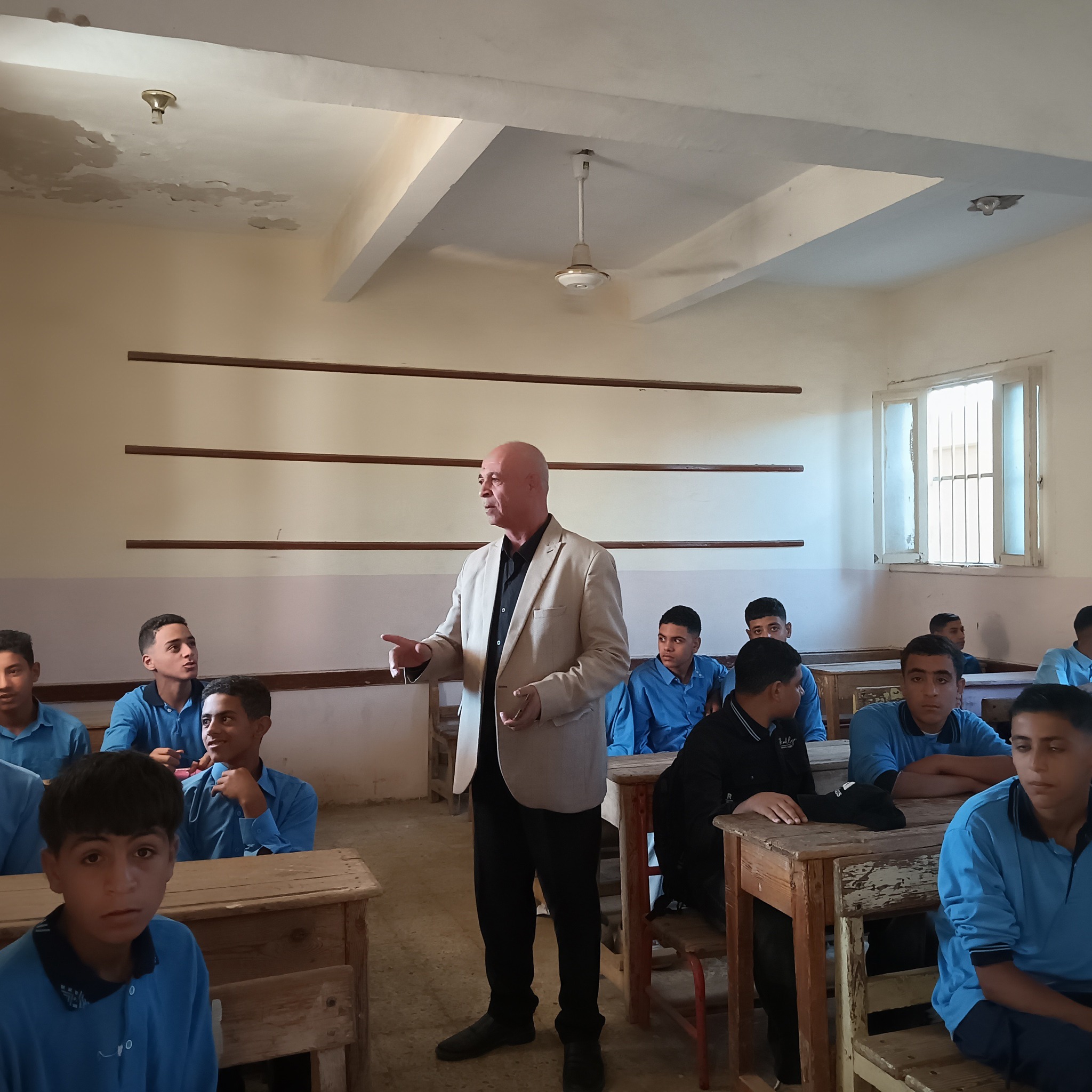 المدرسة الثانوية التجارية بداية قوية للعام الدراسي الجديد المدرسة الثانوية التجارية بداية قوية للعام الدراسي الجديد