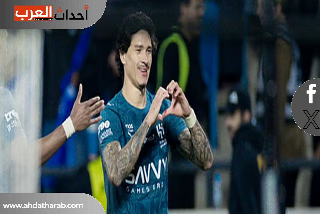 الهلال يتصدر قمة الدوري السعودي بعد فوزه على ضمك الهلال يتصدر قمة الدوري السعودي بعد فوزه على ضمك